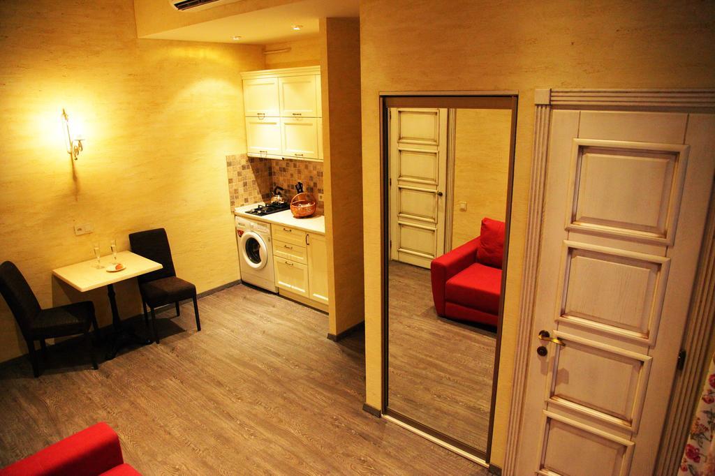Apartment In Deribasovskaya Street 13 Odessa Ngoại thất bức ảnh